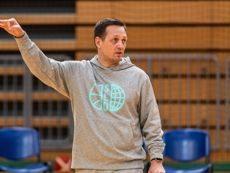 Teta slovenskega reprezentanta klicala nagradno igro za karte, smeh do solz