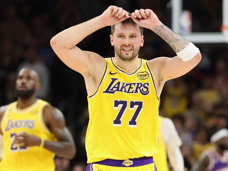 Dončić na letalu - kakšen je zdaj načrt Lakersov? Vsaka ima svoje prednosti