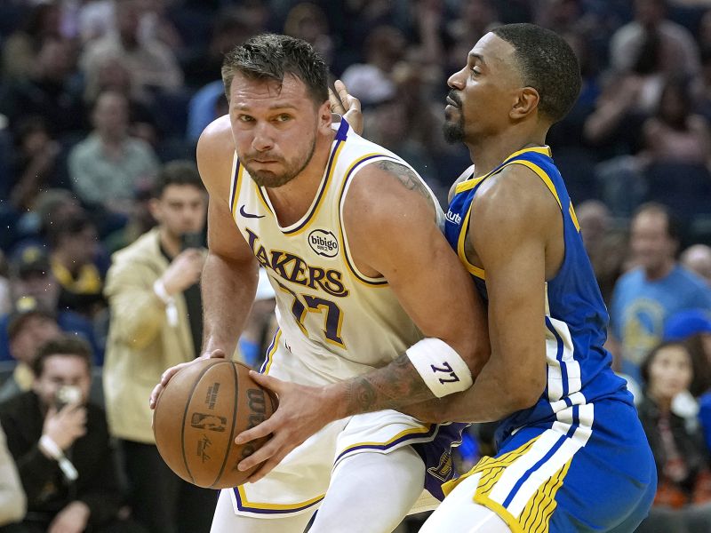 Dončić in soigralci razbili Golden State, vsega je bilo konec že na polčasu