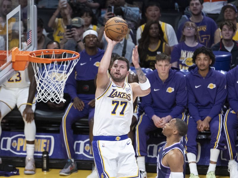 Izjemni Dončić na zaslužen počitek, Lakersi rivalu odčitali lekcijo