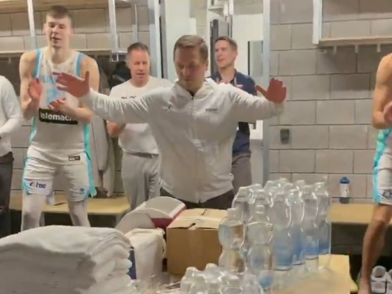 Sekulić tako poslal sporočilo vsem dvomljivcem, prizor iz slačilnice je hit