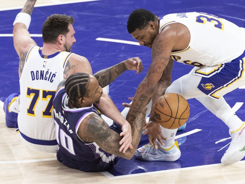 Dončić padel po tleh in izgubil žogo, kar je sledilo, je osupnil svet
