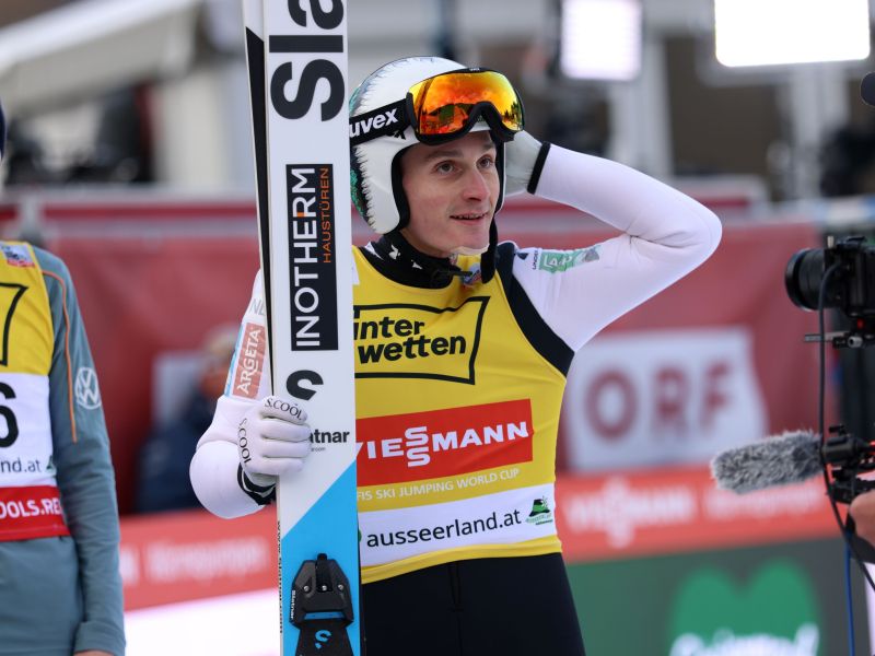 Kolikokrat se Domen Prevc spusti po skakalnici? Tisoč skokov na leto?