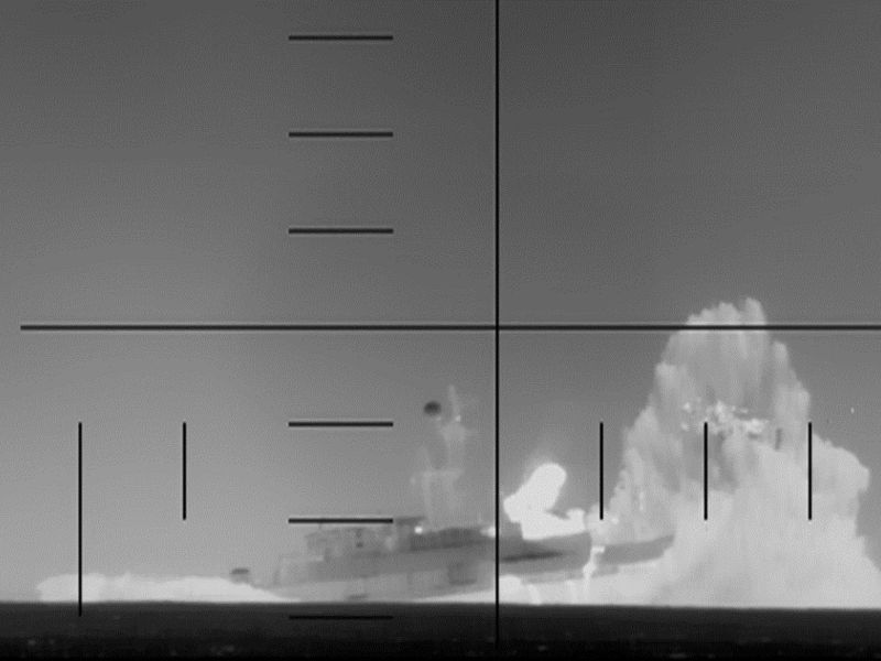 Našli so le sledi nafte in nemočne mornarje vodi: Umrlo najmanj 80 ljudi