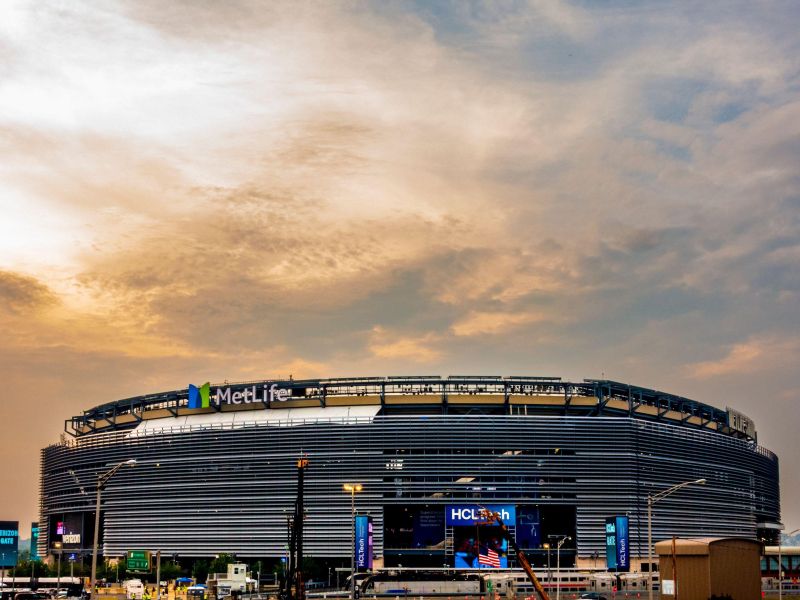 Manjka 625 milijonov dolarjev. Čas se izteka