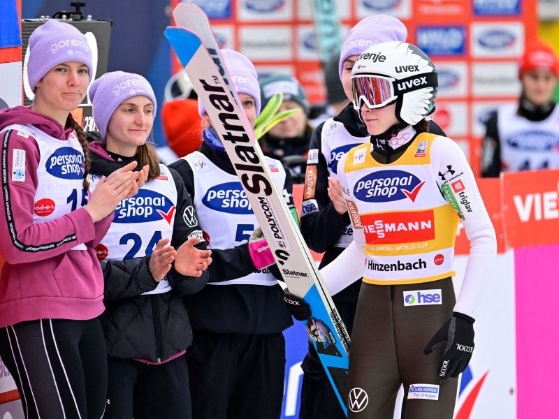 Nika Prevc v svojem vesolju, kar je tekmicam naredila na skakalnici, osupne