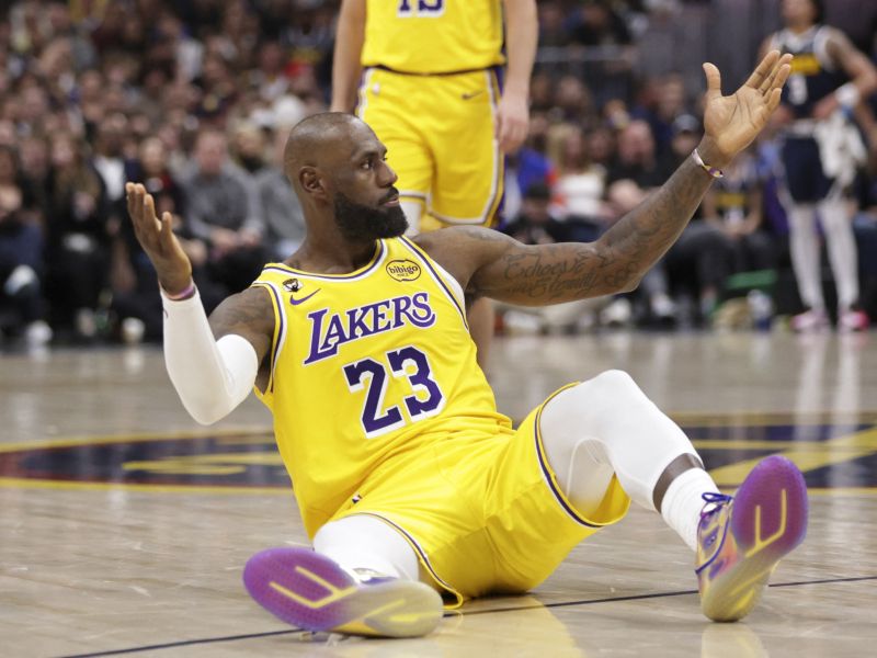 LeBron poskrbel zase, Dončiću pa dvakrat dal tole - poteza glasno odmeva