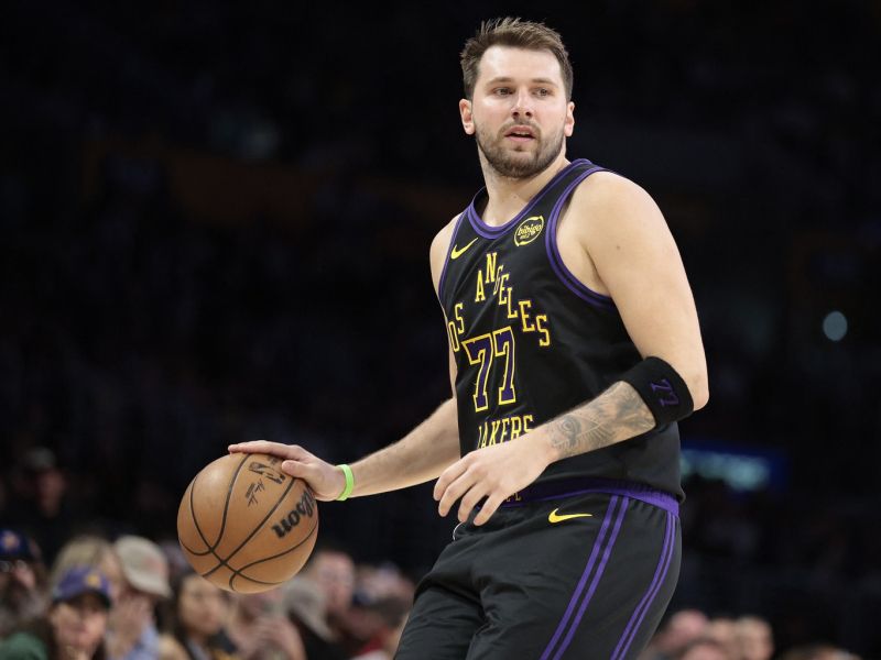 Dončićevo pivo in branje kletvic z ustnic, noro dogajanje pred spektaklom