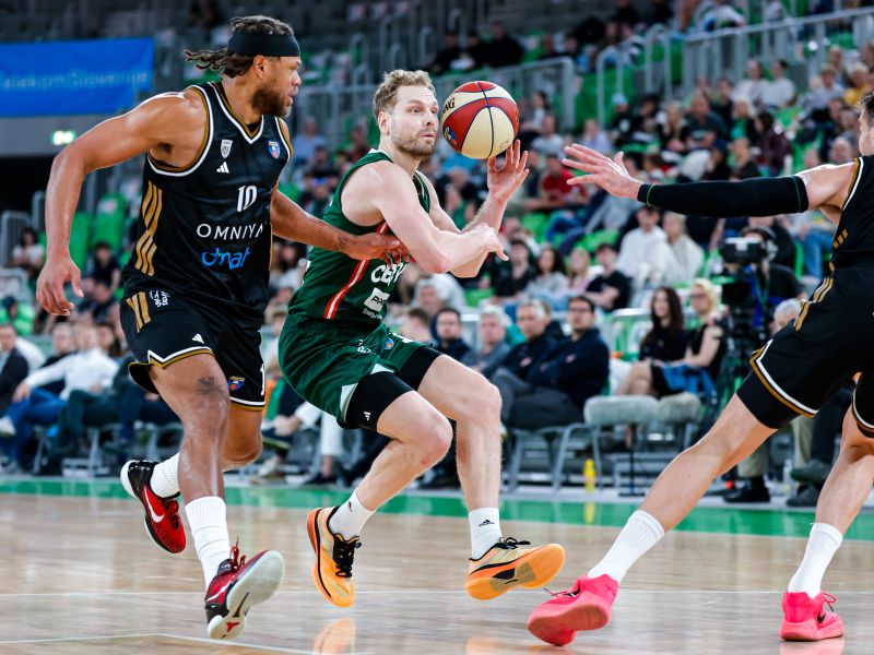 Olimpija z epsko predstavo spravila na noge vodilno ekipo