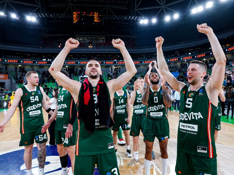 Radović povlekel zmaje, po tekmi pa čast in slava ter objem šefa (foto)