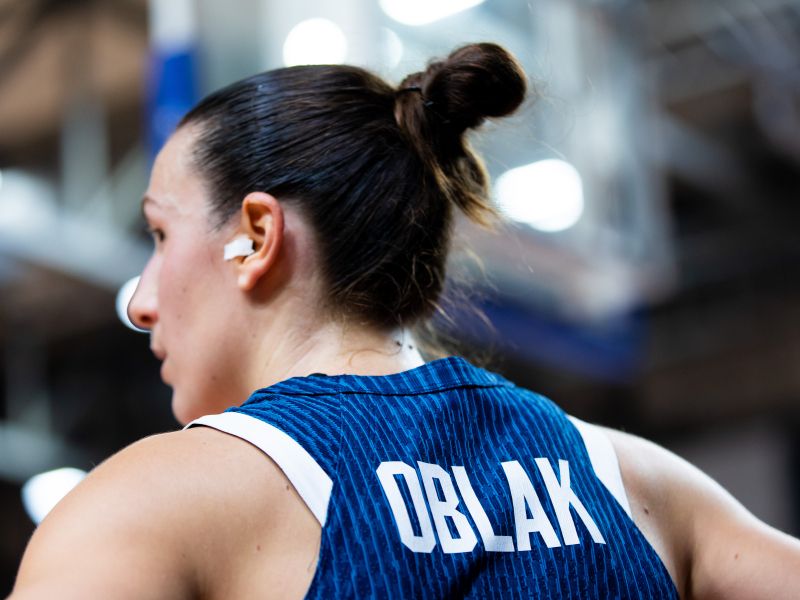 Kapetanka v slogu brata Jana Oblaka – besede, ki dajo misliti