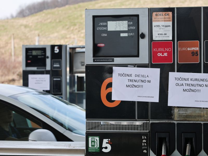 Razmere z gorivom se stabilizirajo. Petrol: Sproščanje rezerv ni potrebno