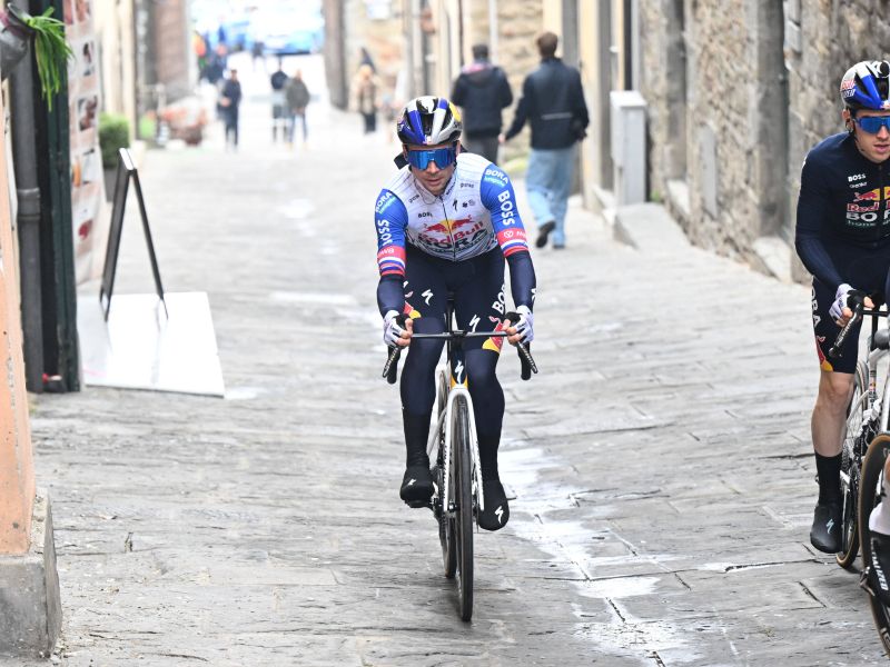 Primož Roglič zunaj stoterice, a varno v cilju, Pogačarjev prijatelj vodi