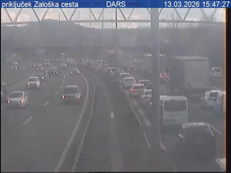 Verižno trčenje na ljubljanski obvoznici, nastaja zastoj