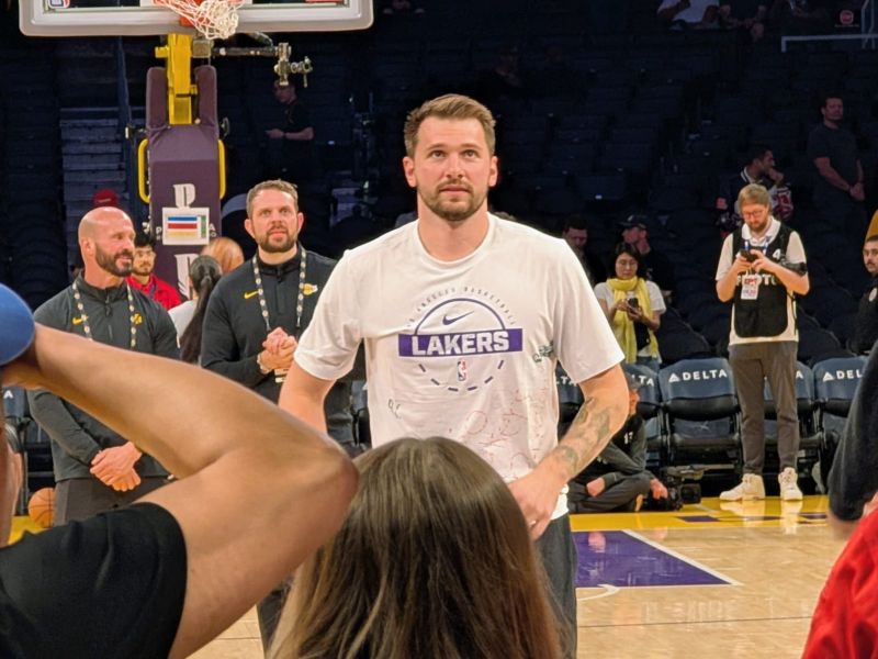 Dončić v majici s temi v srce segajočimi napisi na zanj prav poseben večer