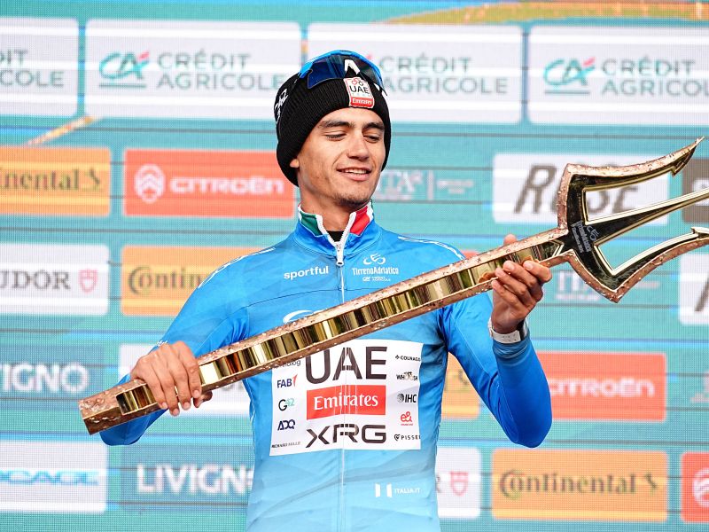 Roglič brez presežka, moštveni kolega Pogačarja pa na vrhu