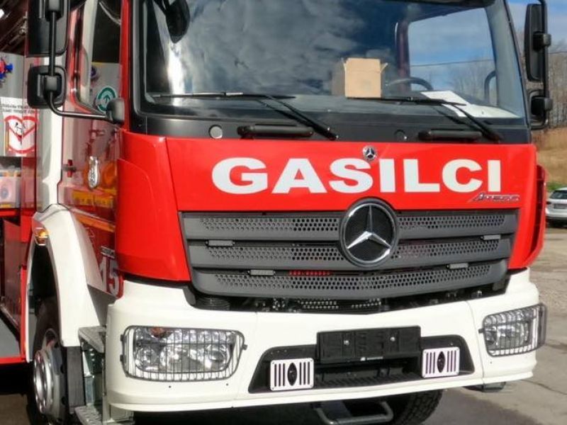 V Piranu se je zrušila streha: brat izpod ruševin rešil brata