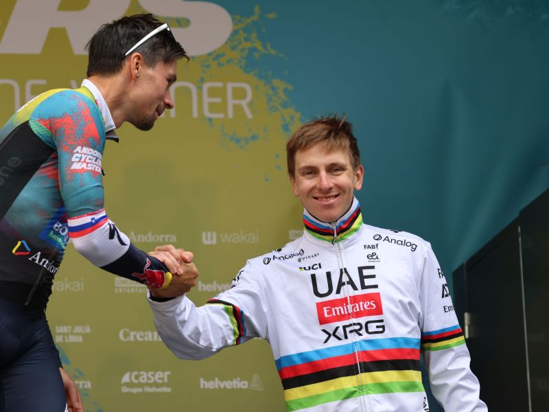 Težko pričakovano srečanje Pogačarja in Rogliča z veliko napako