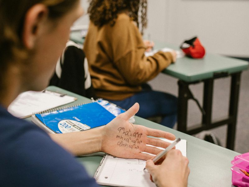 Zdaj plonkajo z umetno inteligenco: Fotografirajo test in dobijo rešitev