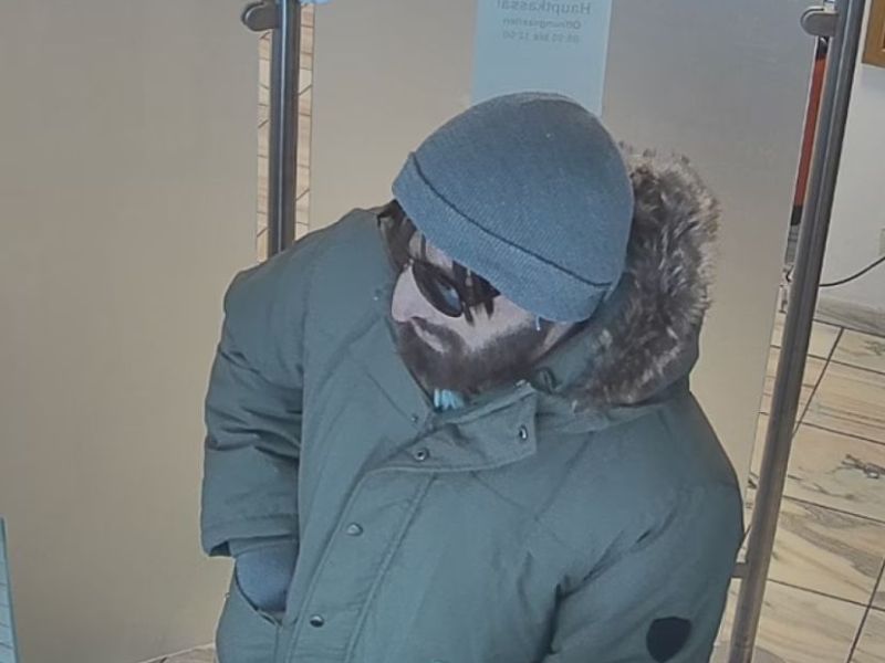 Iskanje bančnega roparja, ki je ukazoval s koroškim dialektom