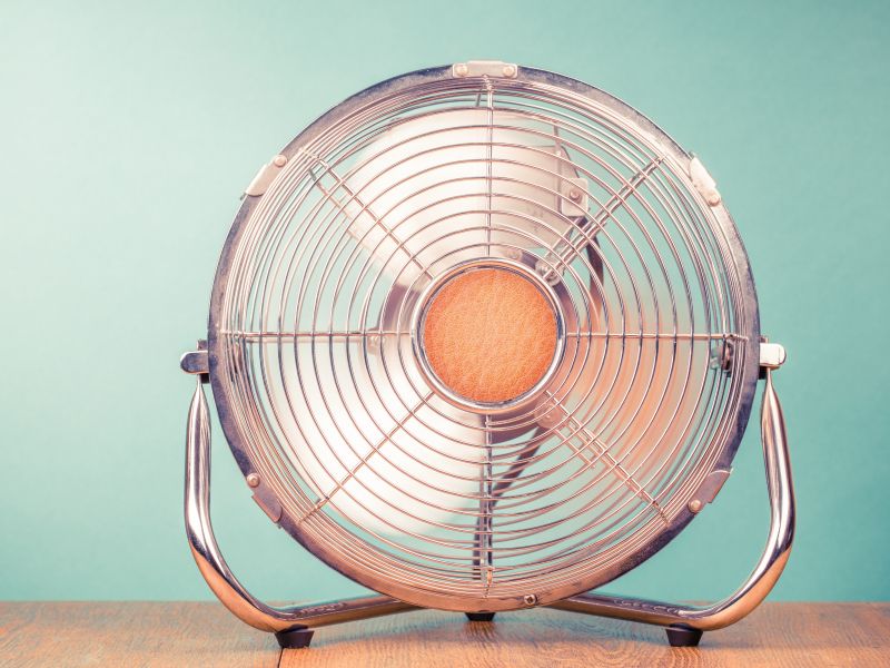 Te naprave nikoli ne priklapljajte v podaljšek