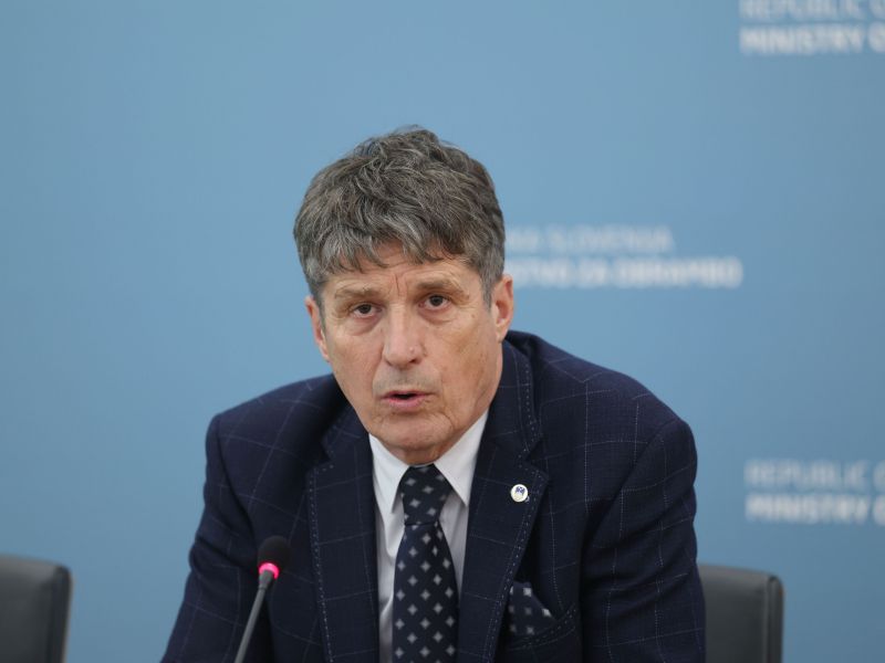 Nato nezadovoljen s članstvom Slovenije, minister Sajovic odgovarja