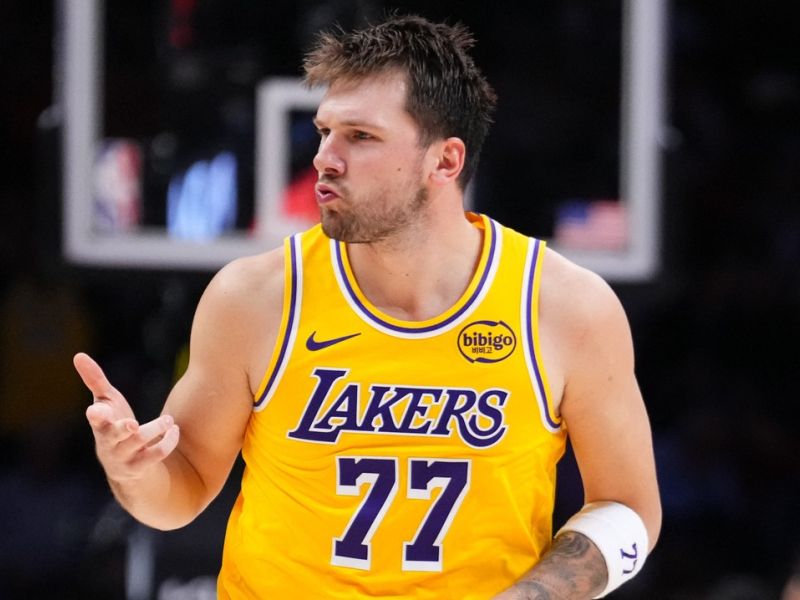 Dončić takole zadel nemogoče - akrobacija s pogledom stran, video nerealen