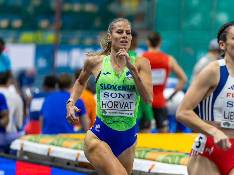 Slovenci v poljski luknji. Solze, razočaranje, jeza in vampirji
