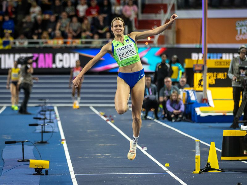 Tekmovati za Slovenijo je čast in obveza. Morda tega nimate več?