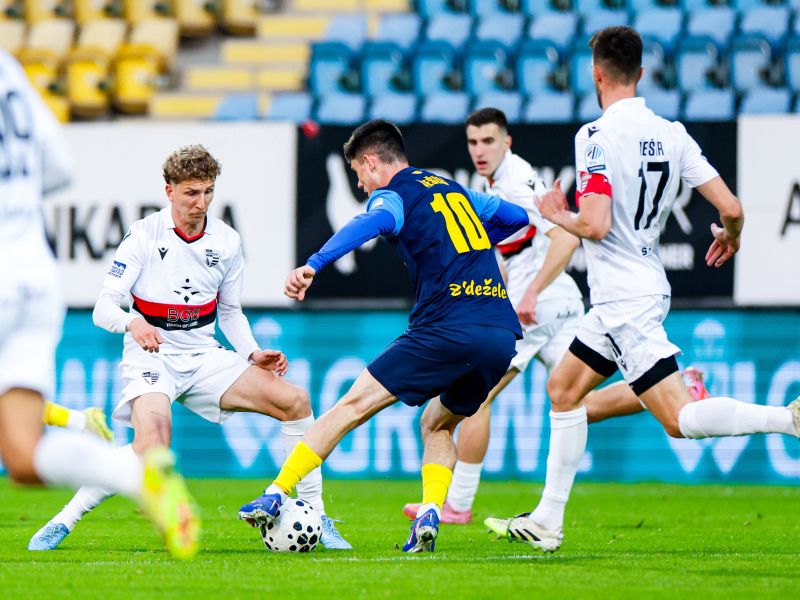 Ajdovci delili bizarna darila, še Sešlar se je držal za glavo, grofi na +9