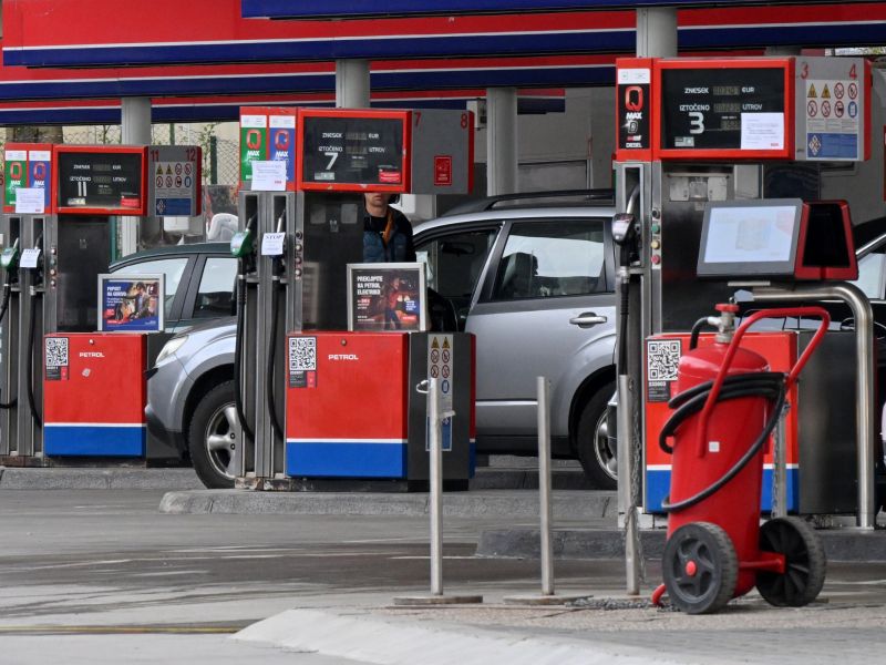 Cena nafte znova divja: koliko dražja bosta bencin in dizel?