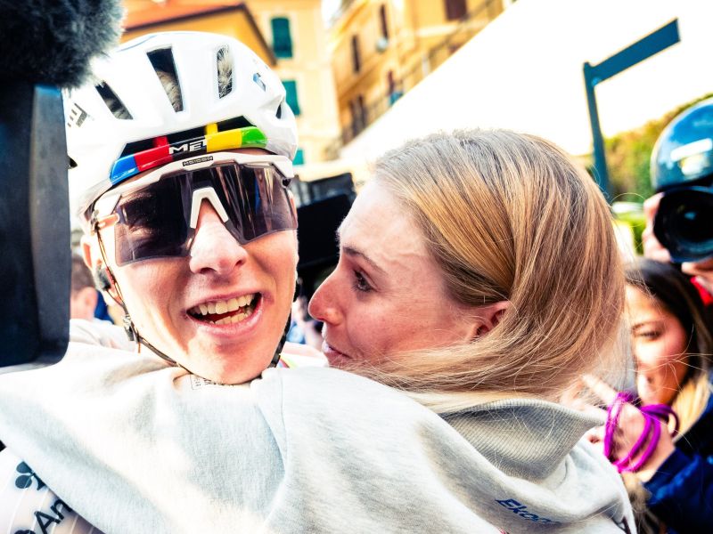 Pogačar Urški končno dal, kar je najbolj želela - obljuba zaročenki odmeva