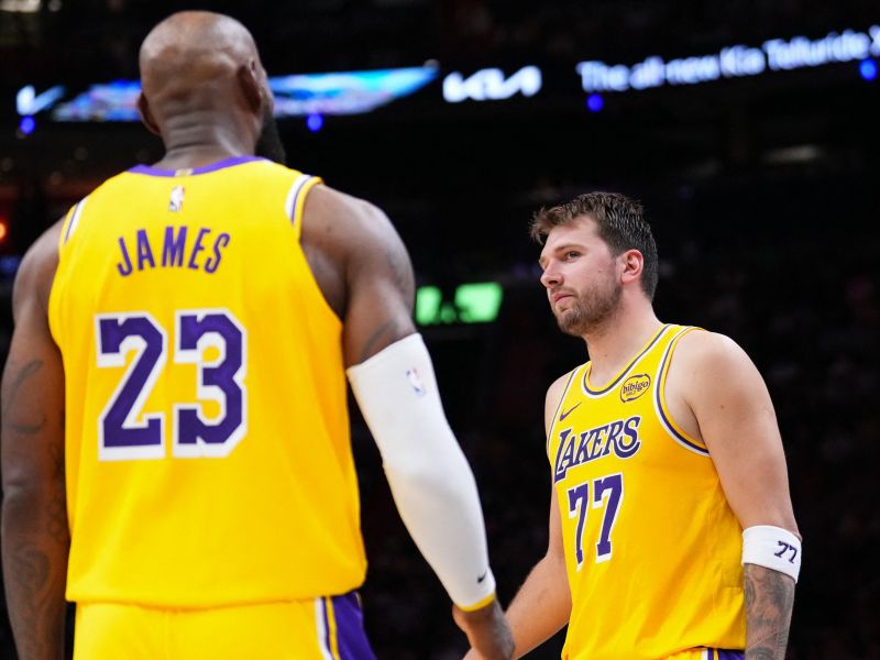 Dončić takole za podaljšek - LeBron skuhal težave Luki, Slovenec reševal