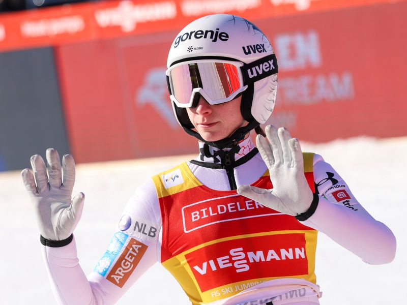 Nika Prevc v Planici takoj poteptala konkurenco: Zgodovinski polet Slovenke