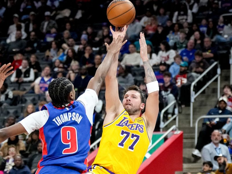 Kje ste sodniki?! Detroitovi brcali in tepli, prizori razkrivajo vse