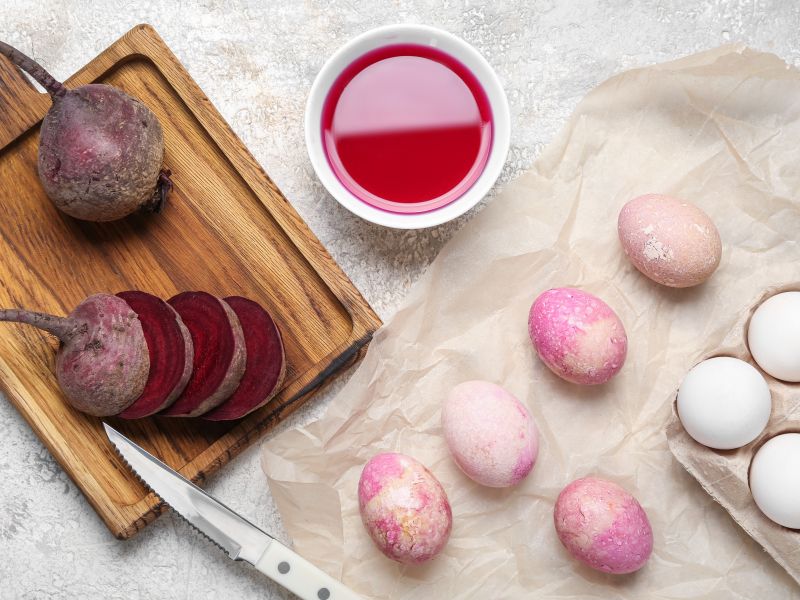 Teh 5 napak delamo pri barvanju pirhov (in zato ne uspejo)