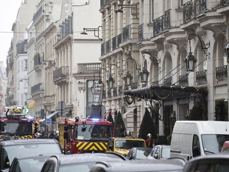 Zagorelo v luksuznem hotelu v Parizu, evakuirali 400 ljudi