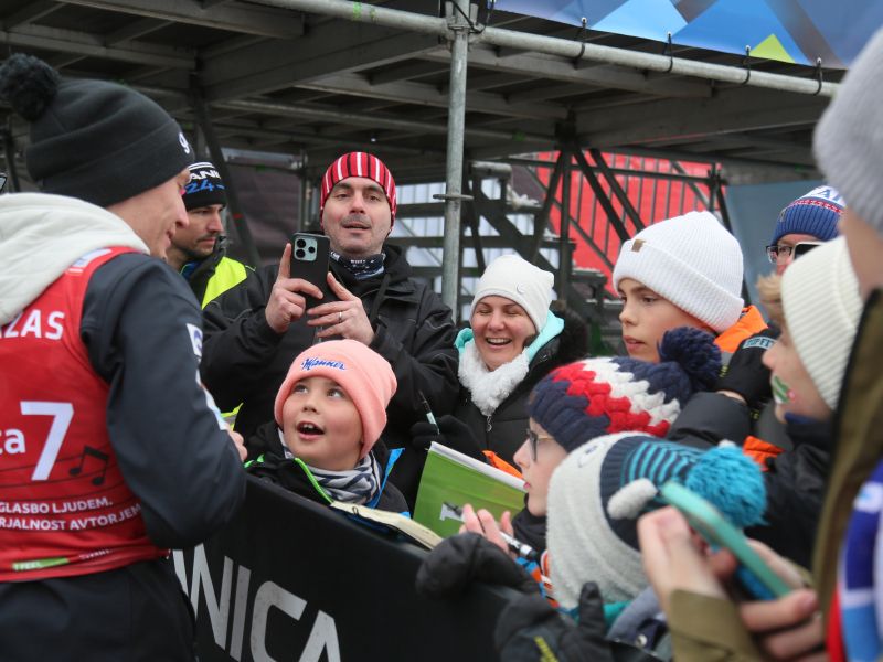 Navijaško prizorišče v Planici ogreli Otroci Triglava