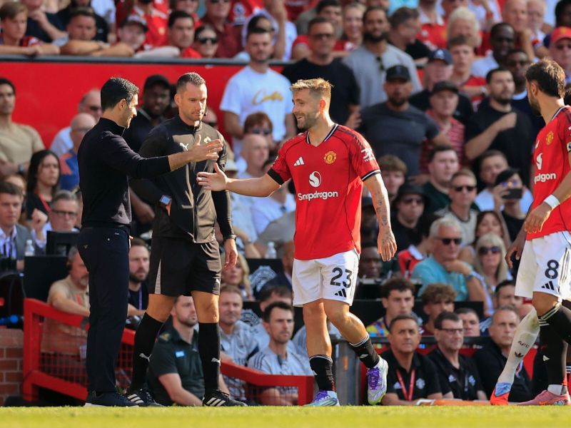 Ryanair kruto nad Šeškovega nesojenega trenerja, zdaj angleškega rivala