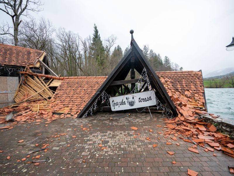 Silovit veter razdejal Slovenijo: Država pred izzivom sanacije