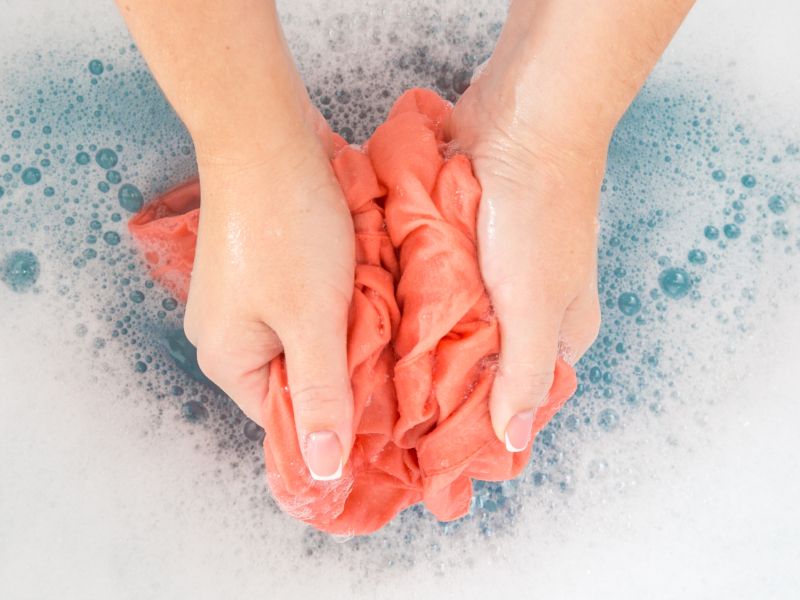 Ta oblačila morate nujno prati ročno – brez izjeme