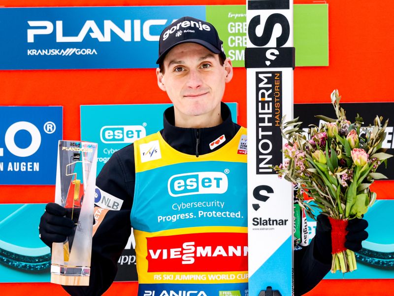 Domen Prevc ljubi Slovenijo: Patriot ob zmagi storil nekaj, kar odmeva