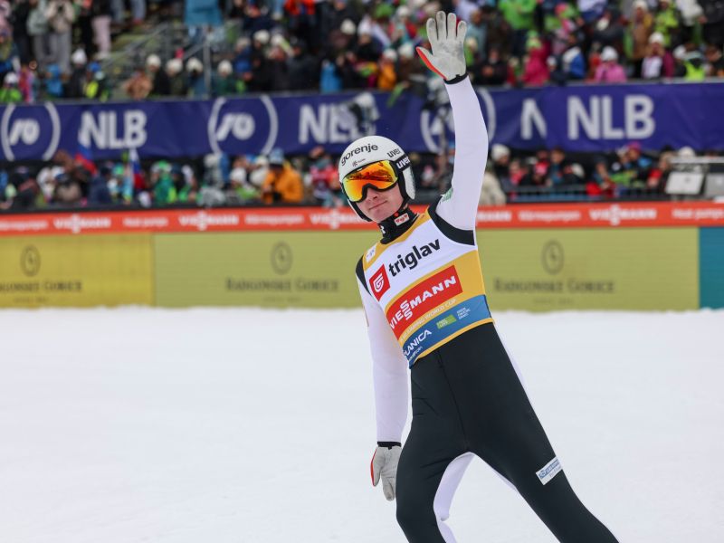 Kar sta Domnu počela Romoren in Schliri, on zdaj počne svojim navijačem