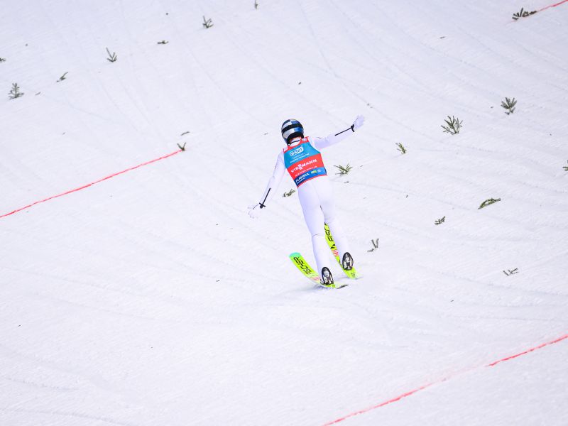 Konkurent Prevca grdo padel v Planici: Znano je, kakšno je stanje Avstrijca