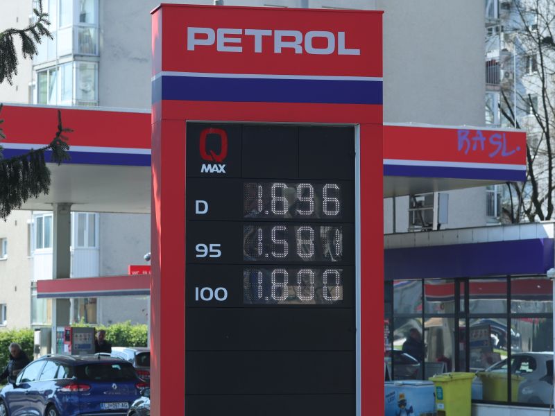 Po črnem scenariju bi se pogonska goriva lahko podražila na skoraj tri evre