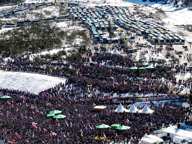 Planica tudi jutri razprodana, tisti, ki vas je danes policija obrnila, pa…