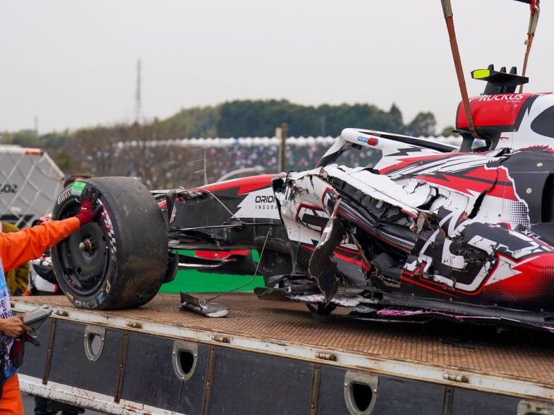Grozljiva nesreča na VN Japonske – pri 308 km/h v ograjo (video)