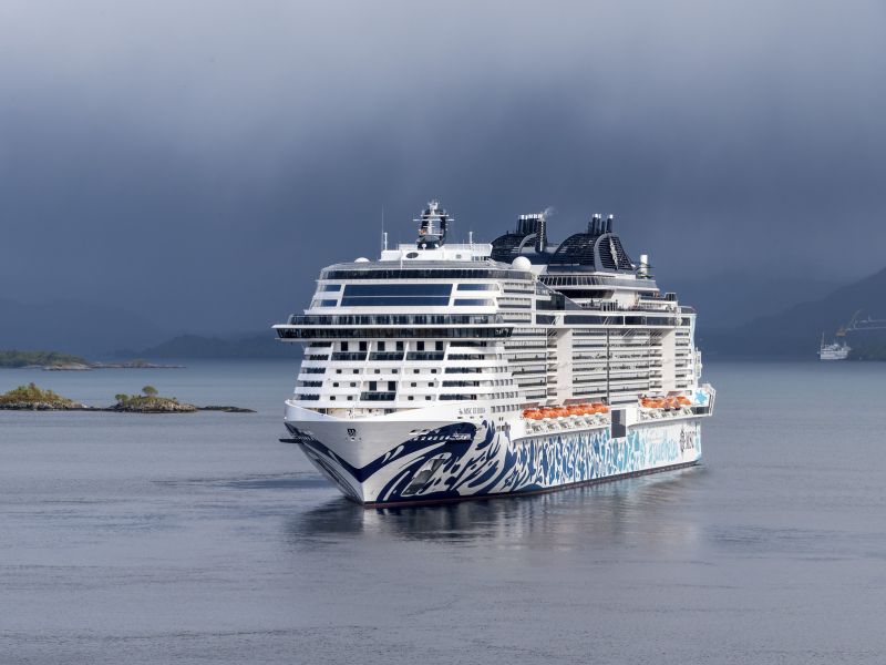 Ujetih 20.000 mornarjev, obtičalo tudi šest luksuznih križark