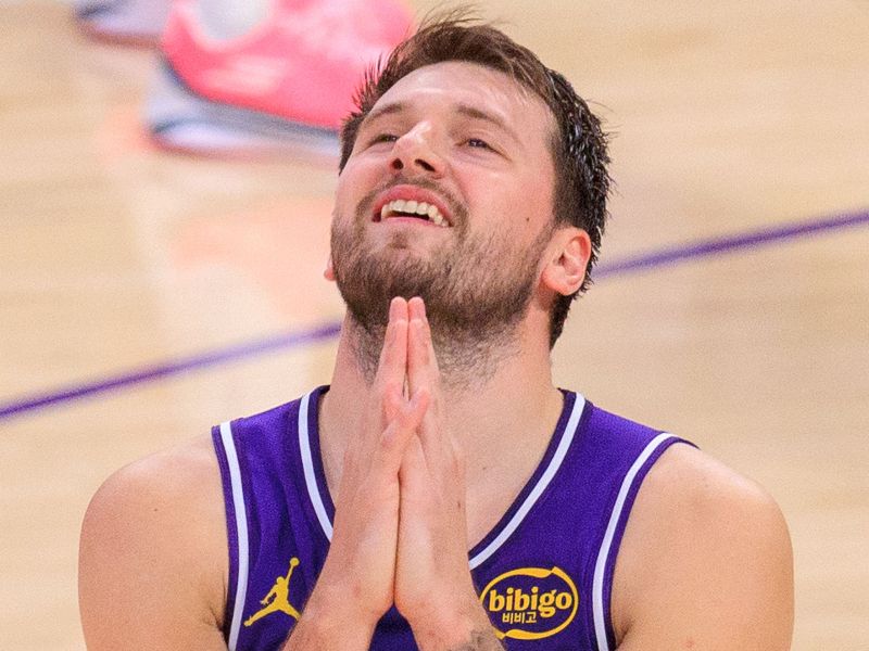 Dončić ni izgubil občutka, Lukov nor met v posebnih okoliščinah (video)