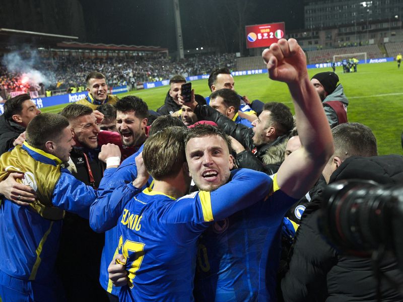 V Mariboru navijači BiH slavili uvrstitev na svetovno prvenstvo (video)